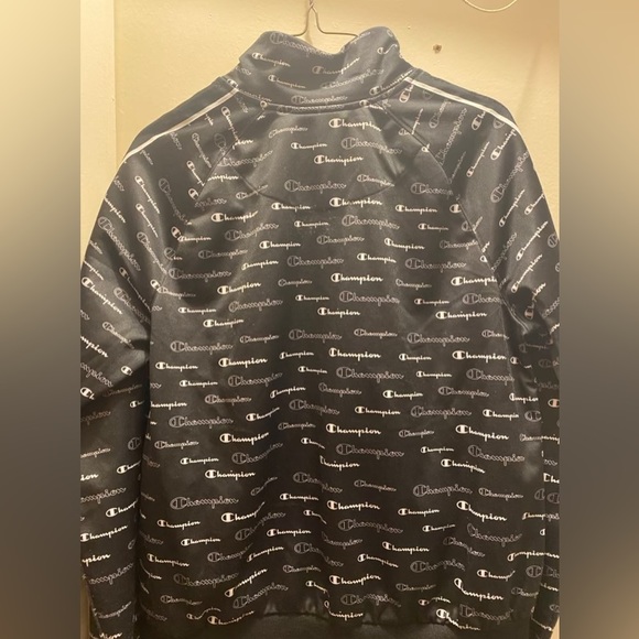 CHAMPION Activewear - Picture 4 of 5